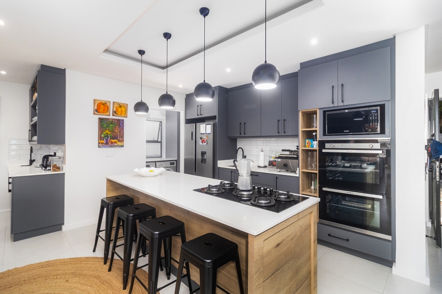 4 Bedroom Property for Sale in Tara Western Cape